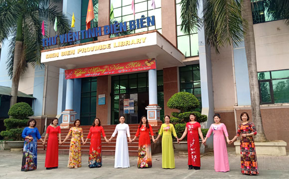 Thư viện tỉnh Điện Biên hưởng ứng sự kiện Áo dài - Di sản Văn Hóa Việt Nam