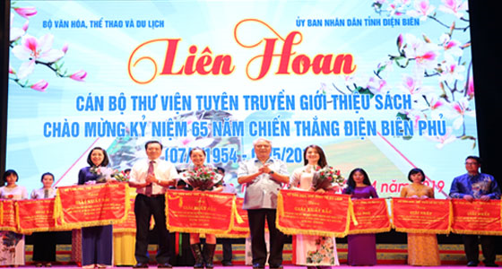 Thư viện tỉnh Điện Biên tham gia Liên hoan cán bộ thư viện tuyên truyền giới thiệu sách - Chào mừng Kỷ niệm 65 năm chiến thắng Điện Biên Phủ (7/5/1954 - 7/5/2019 )