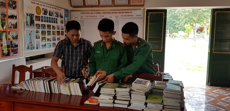Thư viện tỉnh Điện Biên Phục vụ lưu động, luân chuyển sách, báo đến các Đồn Biên phòng năm 2019